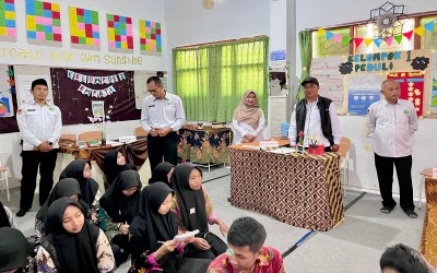 Jadikan Acuan P5RA, Rombongan MTsN 6 Kuningan Apresiasi Penuh Karya Siswa MTsN 10 Kuningan