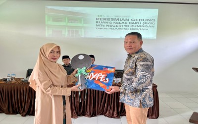 MTsN 10 Kuningan Resmikan Ruang Kelas Baru dan Fasilitas Laptop