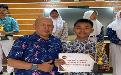 Siswa MTsN 10 Kuningan Raih Juara Kedua dalam Lomba Desain Poster Cegah Bullying 2025