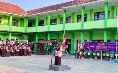 DARI UPACARA KE AKSI NYATA, MTSN 10 KUNINGAN HIDUPKAN SEMANGAT HARI PRAMUKA KE-65