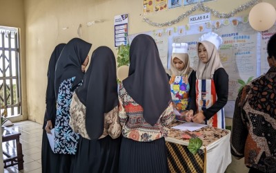 MTSN 10 KUNINGAN SUKSES GELAR SHOWCASE P5RA BATCH 2, DORONG KREATIVITAS DAN INOVASI SISWA
