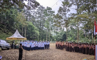 MTsN 10 Kuningan Sukses Gelar Perjusa dan Pelantikan Anggota Pramuka serta PMR