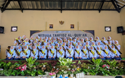 MTsN 10 Kuningan Kukuhkan 88 Hafidz-Hafidzah dalam Wisuda Tahfidz Qur’an 2025