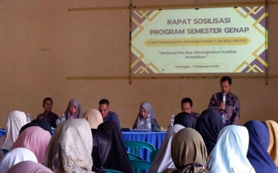MTSN 10 KUNINGAN GELAR RAPAT SOSIALISASI PROGRAM SEMESTER GENAP 2024/2025