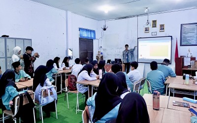 MTsN 10 Kuningan Jadi Lokasi Pengabdian KKN UNIKU Kelompok 23 melalui Pelatihan Canva dan Coding