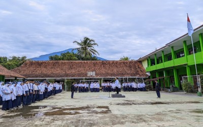 MTsN 10 Kuningan Peringati Hari Kebangkitan Nasional ke-117 dengan Upacara Khidmat
